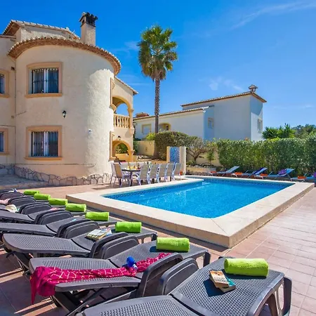 Villa Cometa By Villa Plus Villa